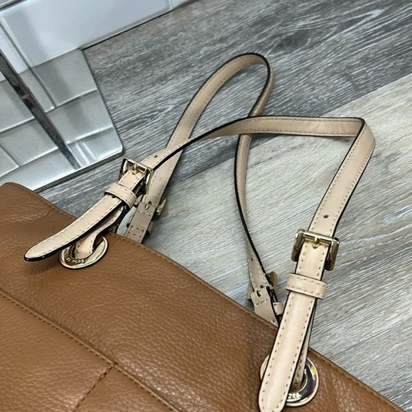 Michael Kors Bedford Medium Pebbled Acorn Colored Tote! Preowned!! - Picture 8 of 9
